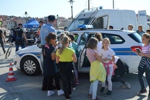 Slika PU_I/vijesti/2016/dan policije rovinj.JPG